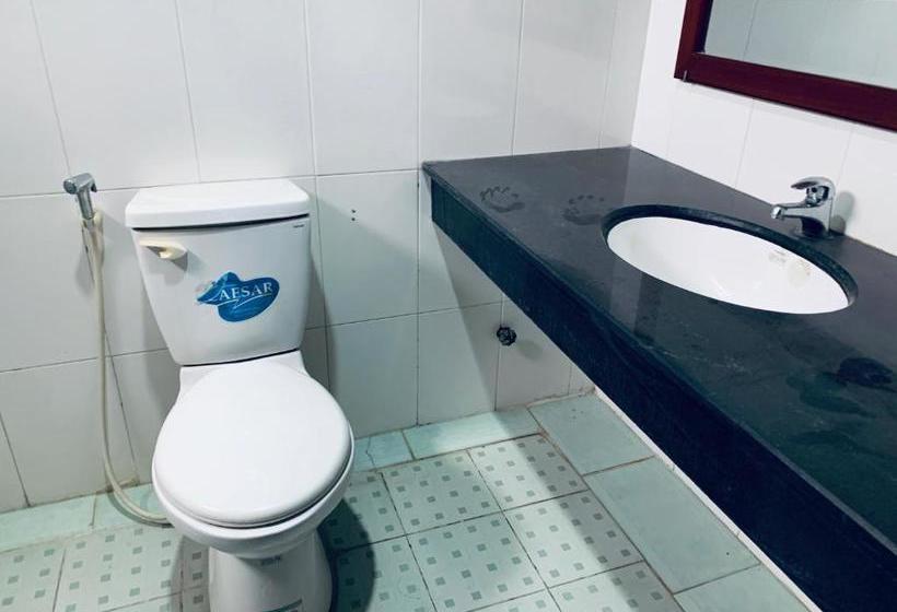 هتل Oyo 999 Vip Hostel