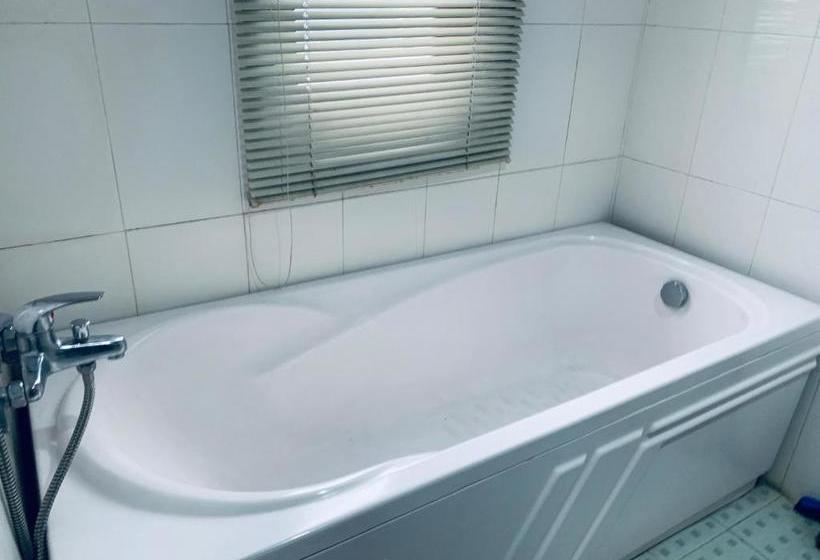 هتل Oyo 999 Vip Hostel