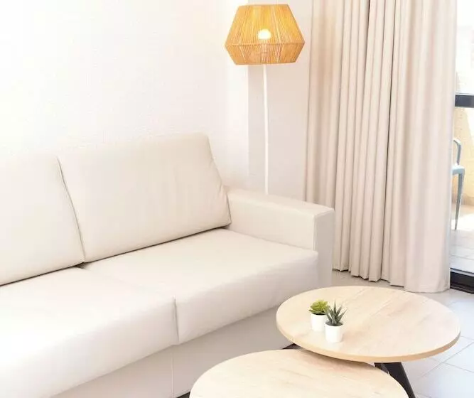 Dynastic Rooms Apartments