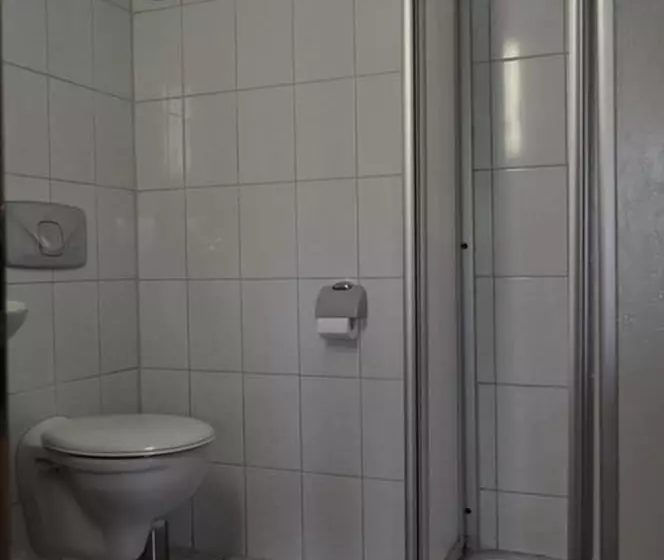 Retkeilymaja Gästezimmer & Ferienwohnung Berge