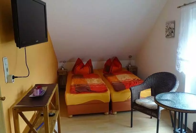 Retkeilymaja Gästezimmer & Ferienwohnung Berge