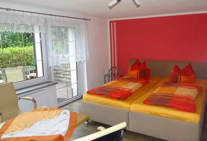 Retkeilymaja Gästezimmer & Ferienwohnung Berge