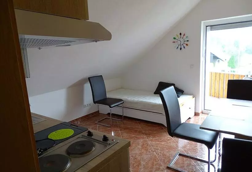 Retkeilymaja Gästezimmer & Ferienwohnung Berge