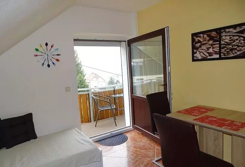 Retkeilymaja Gästezimmer & Ferienwohnung Berge