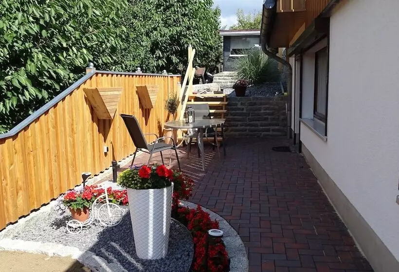 Retkeilymaja Gästezimmer & Ferienwohnung Berge