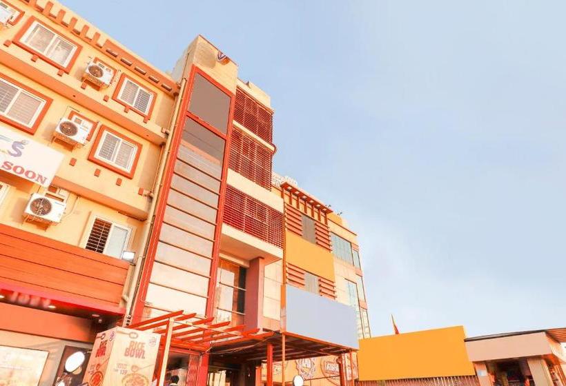 Отель Townhouse Oak Evs Suites