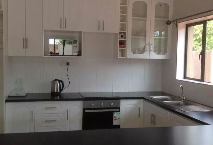 پانسیون 848 Guest House