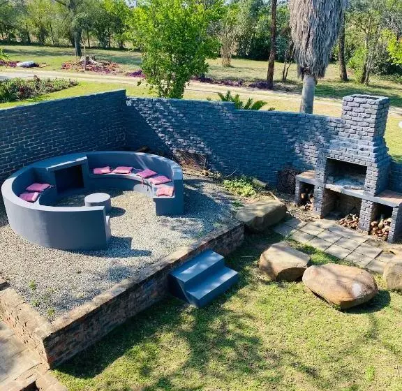 Majatalo Bougainvilla Guest House