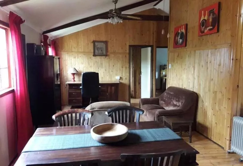 پانسیون Declan House
