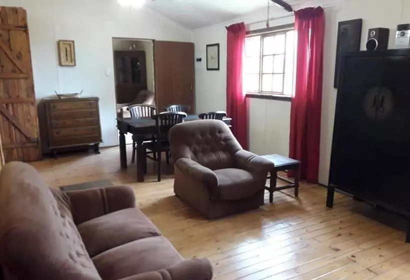 پانسیون Declan House