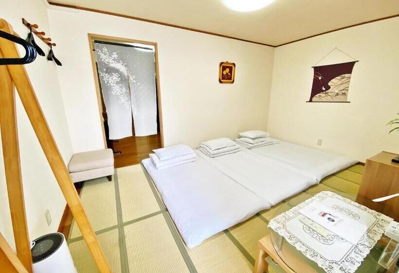 Petithotel017全室ミニキッチン付きファミリルーム 飲食街中心 阿波踊り会館7分 文理 徳島大学 アスティとくしま車8分