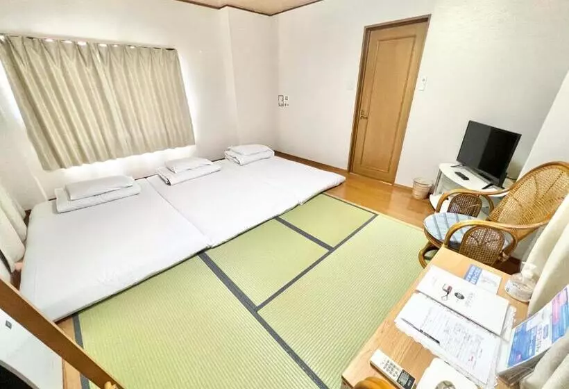 Petithotel017全室ミニキッチン付きファミリルーム 飲食街中心 阿波踊り会館7分 文理 徳島大学 アスティとくしま車8分