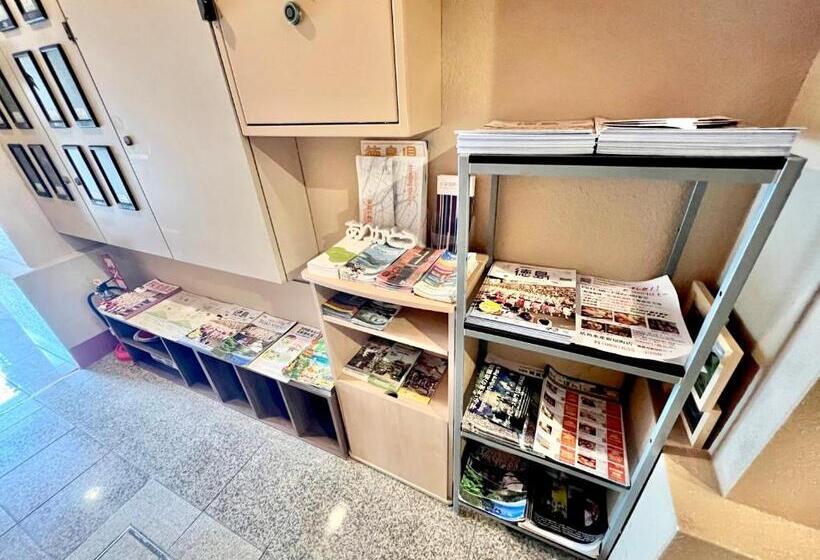 Petithotel017全室ミニキッチン付きファミリルーム 飲食街中心 阿波踊り会館7分 文理 徳島大学 アスティとくしま車8分