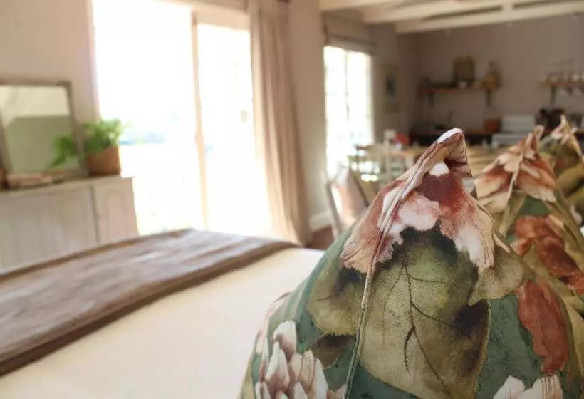 ホテル Cheverells Farm