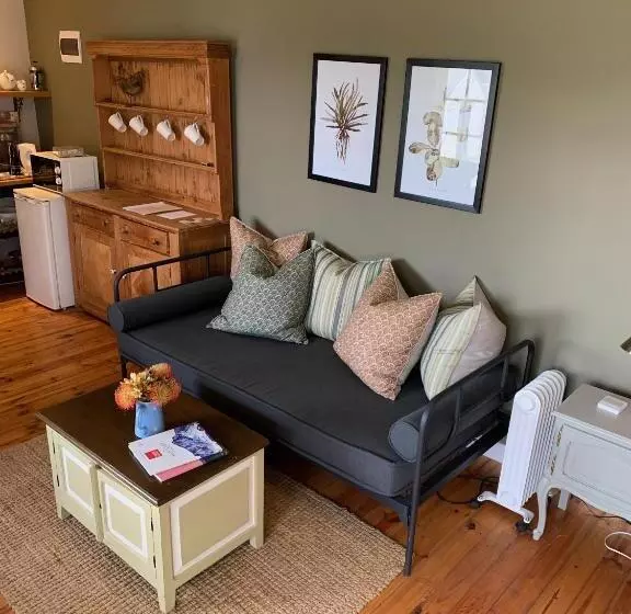 ホテル Cheverells Farm