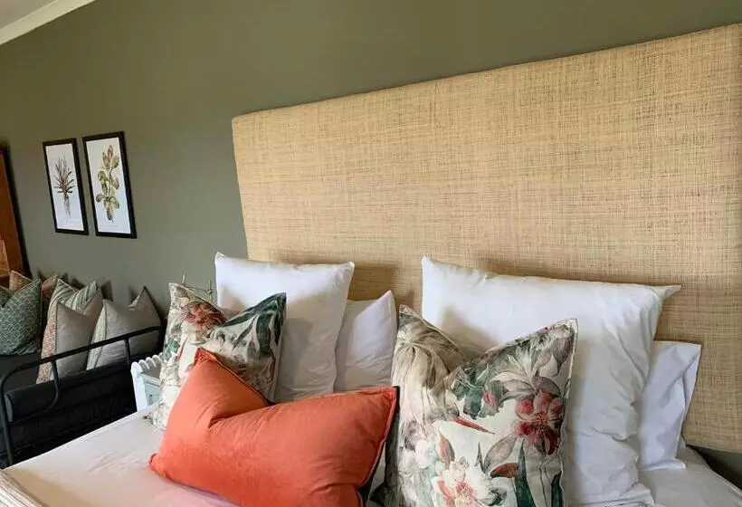 ホテル Cheverells Farm