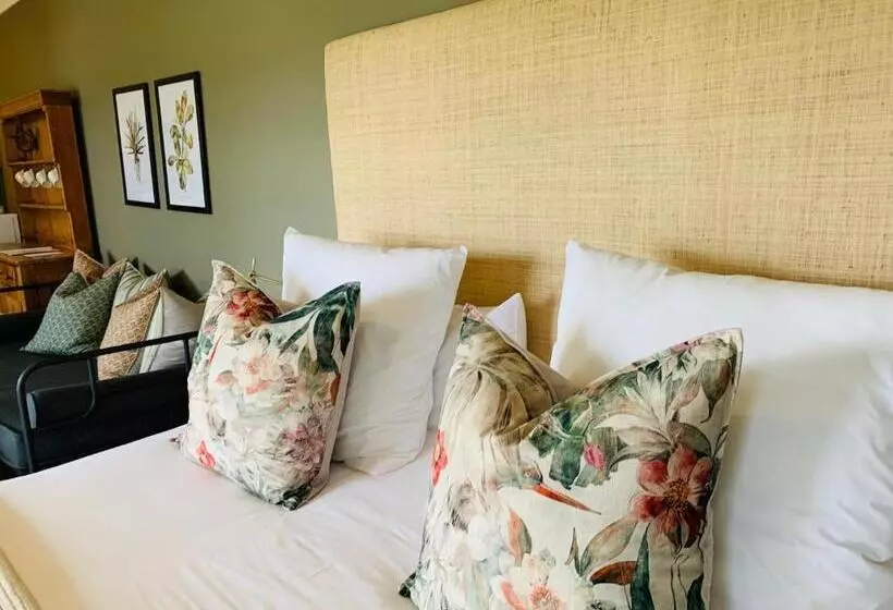 ホテル Cheverells Farm