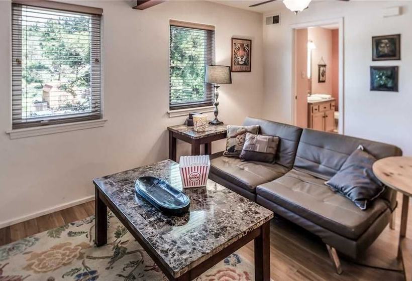 El Tigre  One Bedroom Cabin