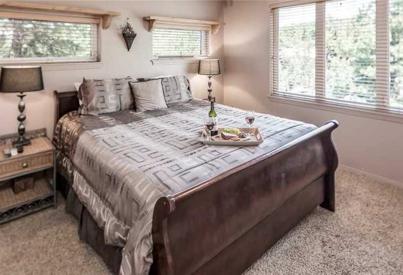 El Tigre  One Bedroom Cabin