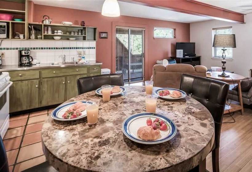 El Tigre  One Bedroom Cabin