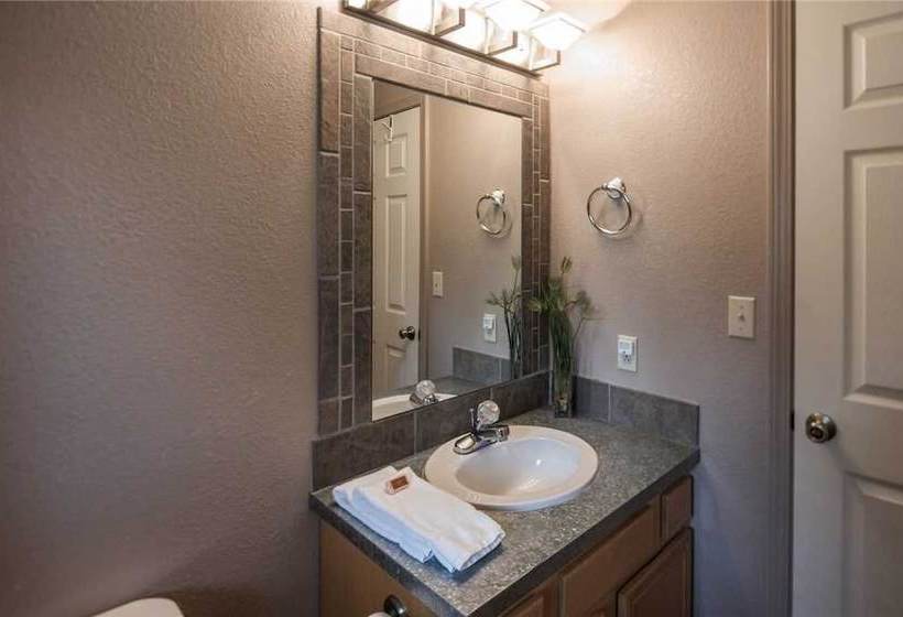 El Tigre  One Bedroom Cabin