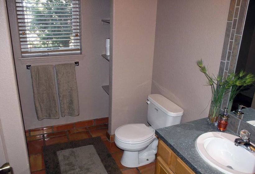 El Tigre  One Bedroom Cabin