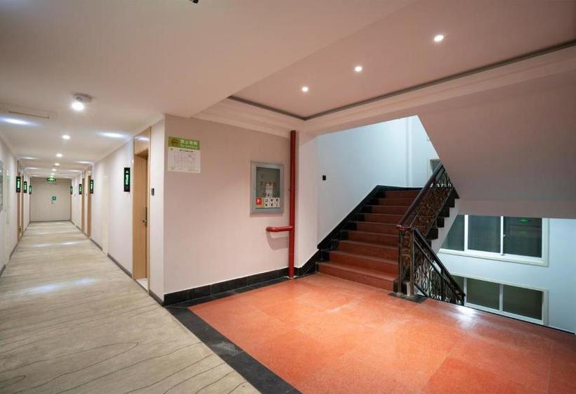 Отель Greentree Alliance  Dali Erhai Olympic Centre