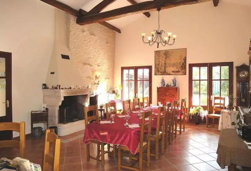 Aamiaismajoitus (B&B) Au Logis Du Marais Sauvage