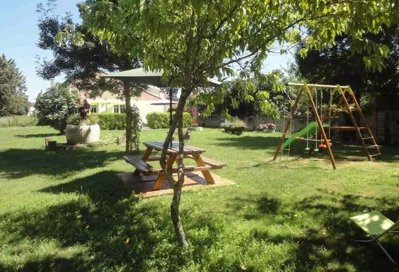 Aamiaismajoitus (B&B) Au Logis Du Marais Sauvage