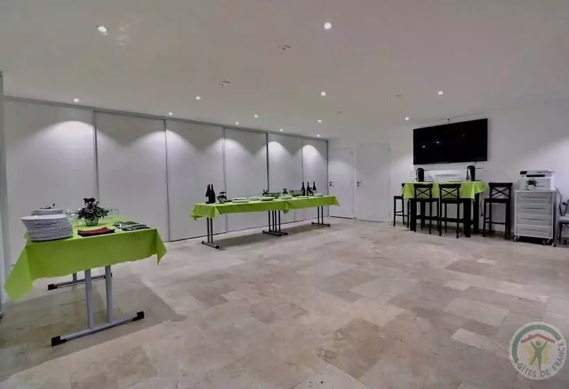 Aamiaismajoitus (B&B) Chateau Des Fontenelles