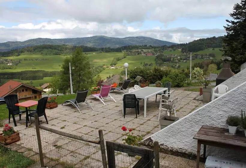 Aamiaismajoitus (B&B) Chambres D Hôtes Le Jorat