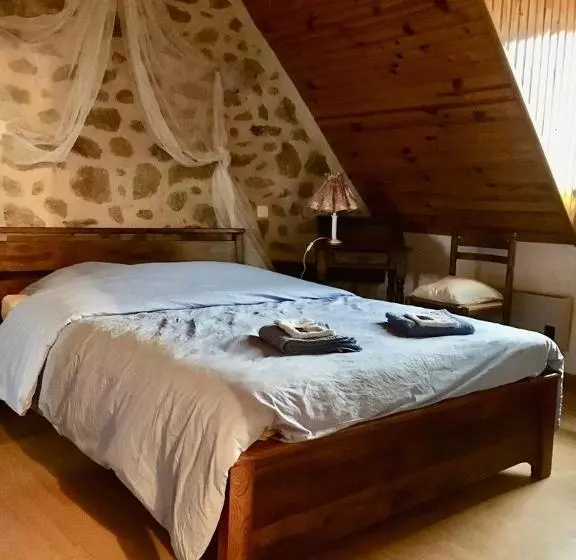 Aamiaismajoitus (B&B) Lo Soulenquo à Fonteilles Sur Le Gr 65