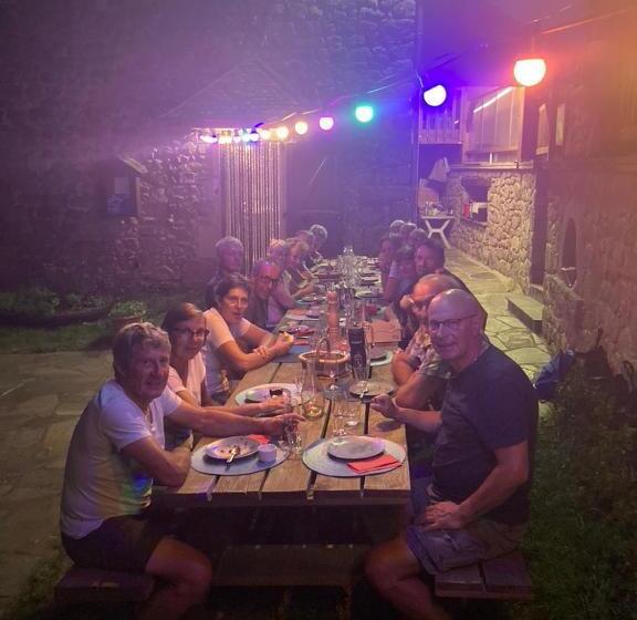 مبيت وإفطار Lo Soulenquo à Fonteilles Sur Le Gr 65