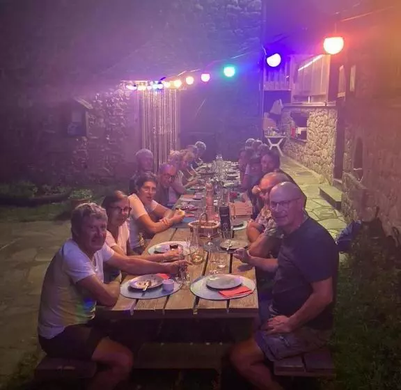 Aamiaismajoitus (B&B) Lo Soulenquo à Fonteilles Sur Le Gr 65