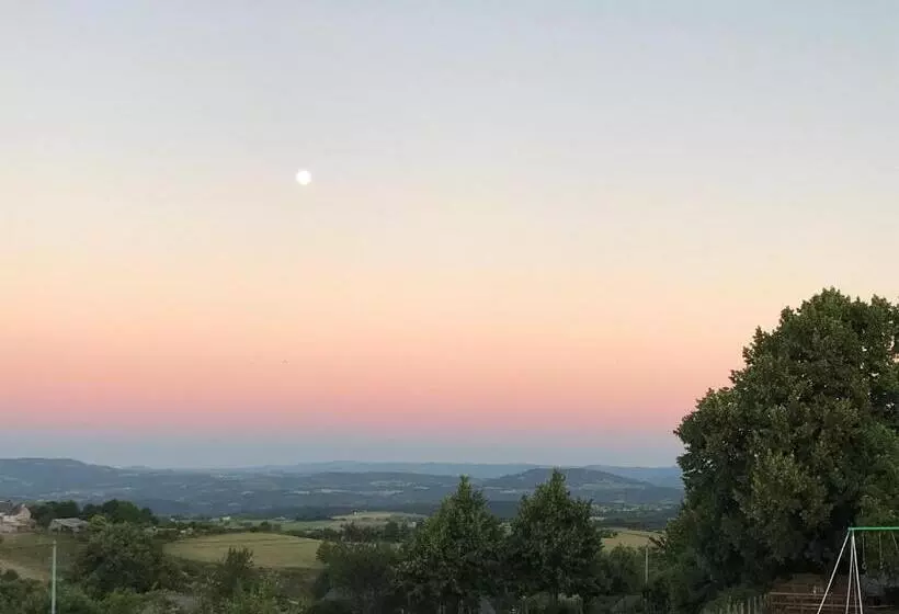 Aamiaismajoitus (B&B) Lo Soulenquo à Fonteilles Sur Le Gr 65
