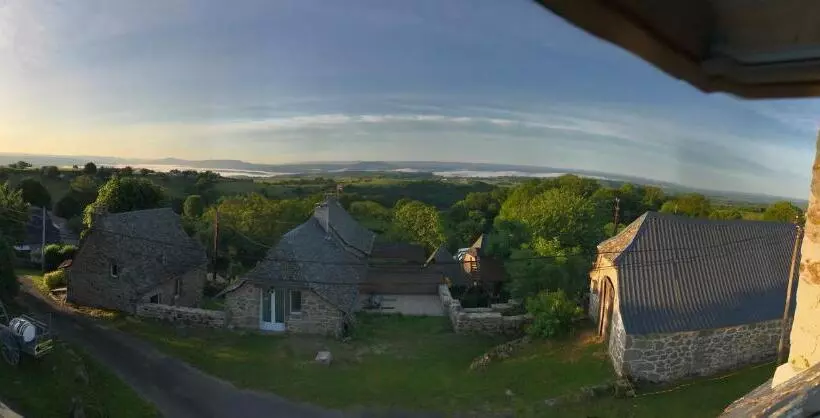 Aamiaismajoitus (B&B) Lo Soulenquo à Fonteilles Sur Le Gr 65