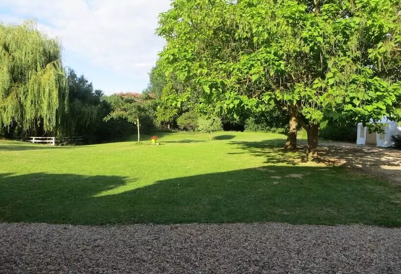 Aamiaismajoitus (B&B) La Ferme De L Isle Et Sa Roulotte