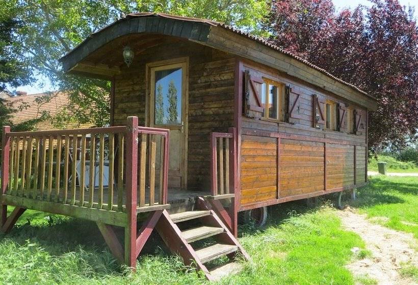 مبيت وإفطار La Ferme De L Isle Et Sa Roulotte