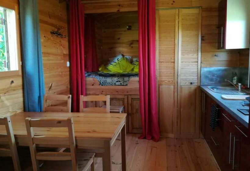 مبيت وإفطار La Ferme De L Isle Et Sa Roulotte