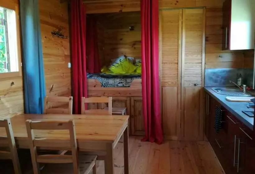 Aamiaismajoitus (B&B) La Ferme De L Isle Et Sa Roulotte