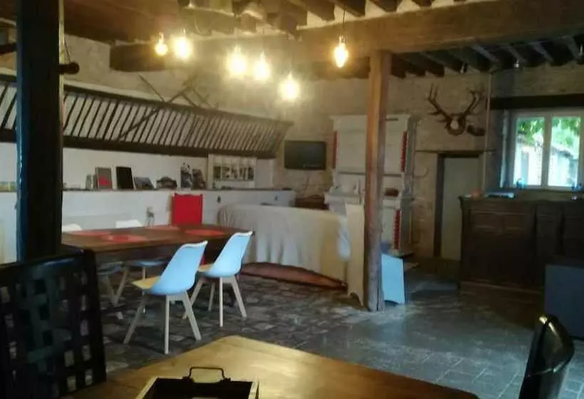 Aamiaismajoitus (B&B) La Ferme De L Isle Et Sa Roulotte