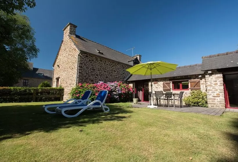 Gîte L Iris Proche De Dinan