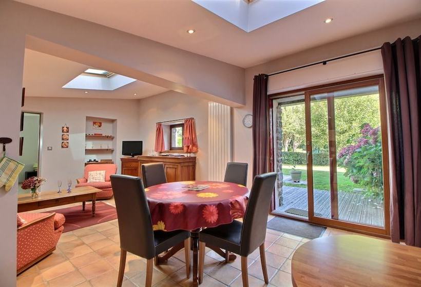 Gîte L Iris Proche De Dinan