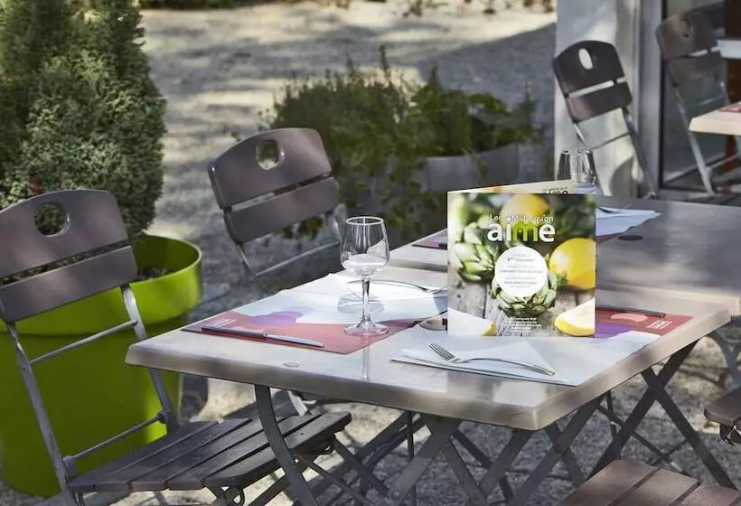 호텔 Campanile Lyon Nord Ecully