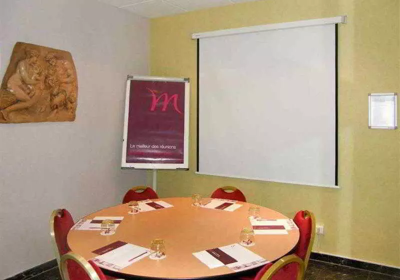 בית מלון כפרי Hôtel Mercure Cavaillon