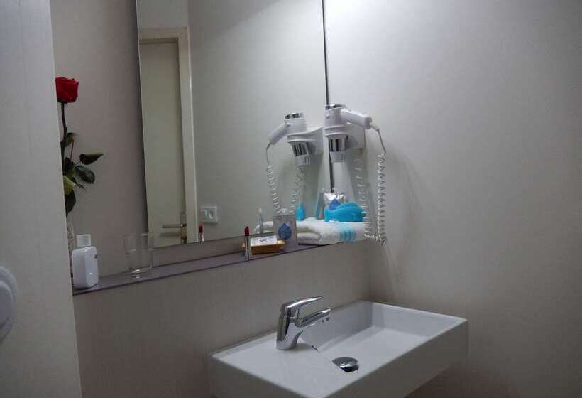 בית מלון כפרי Kyriad Toulouse Blagnac Aéroport