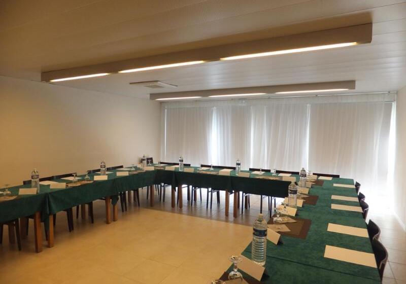 בית מלון כפרי Kyriad Toulouse Blagnac Aéroport