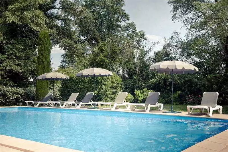 בית מלון כפרי Hôtel Mercure Cavaillon