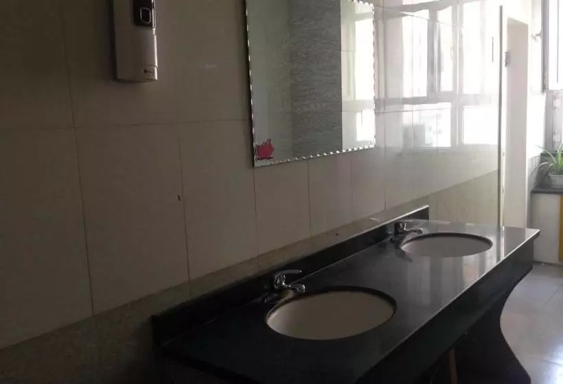 Hotelli 7days Inn Urumuqi West Kashi Road Airport