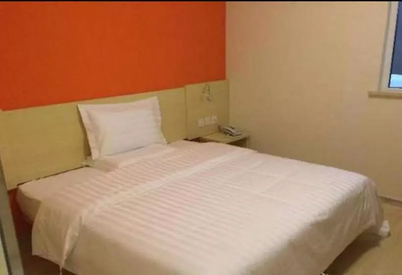 Hotelli 7days Inn Urumuqi West Kashi Road Airport